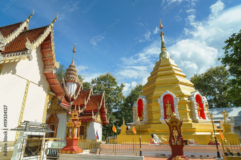 Fototapeta premium Wat Phra That Sob Fang