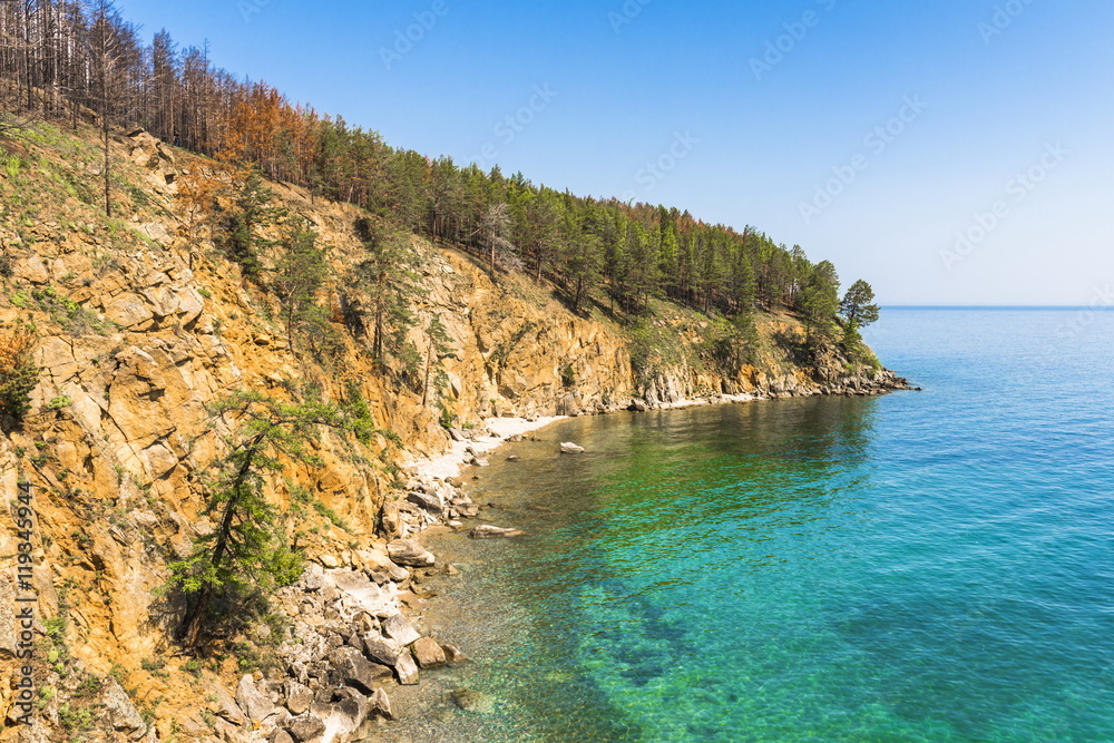 Лагуна с чистой водой Лагуна с чистой водой