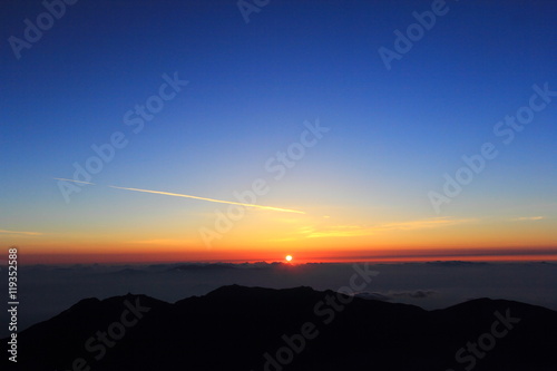 南アルプス北岳での夜明け