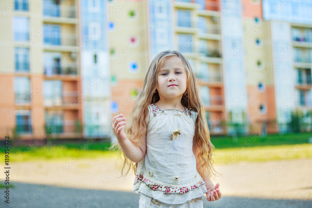 Naklejka premium little girl with long hair