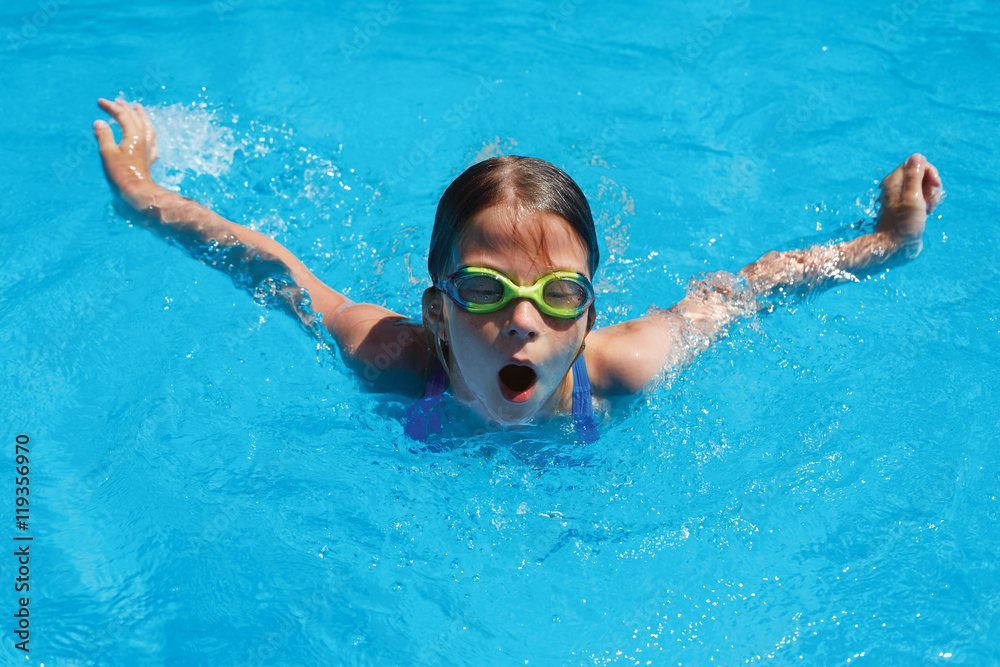 Fototapeta premium Child swims butterfly style