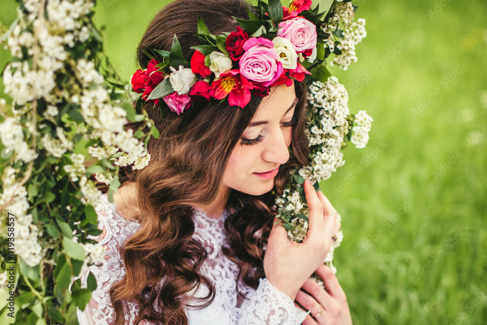 Naklejka premium Beautiful bride on a swing