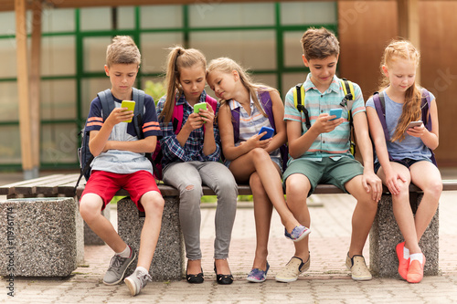 elementary school students with smartphones