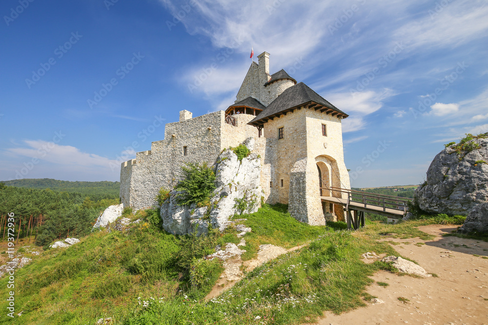 Odrestaurowany zamek w Bobolicach / Jura krakowsko-czestochowska