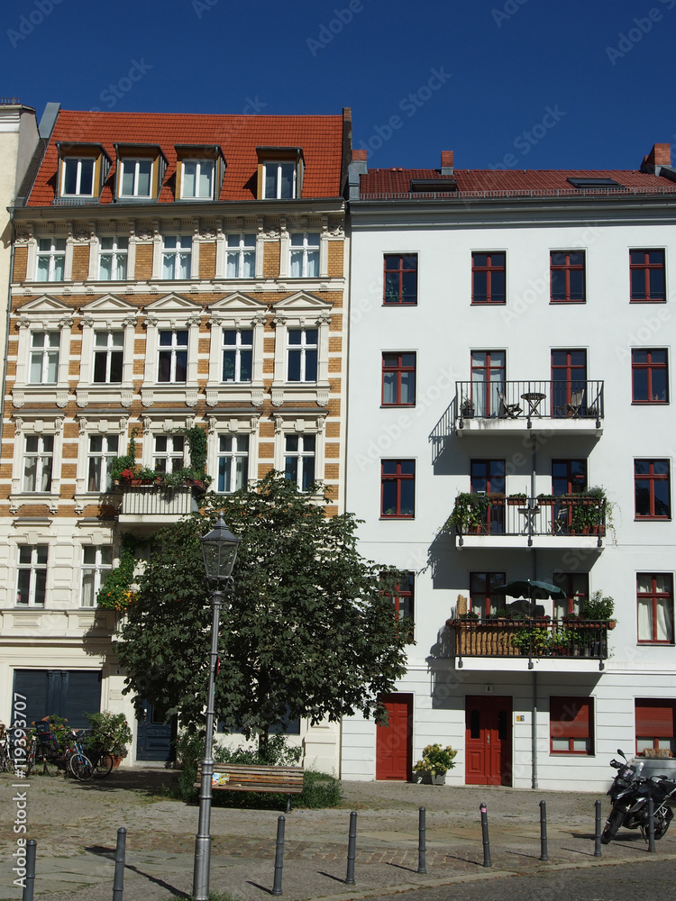 Berlin: Sanierte Altbauzeile in Mitte