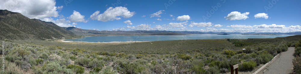 Panoramablick über Landschaft am Mono Lake, Kalifornien