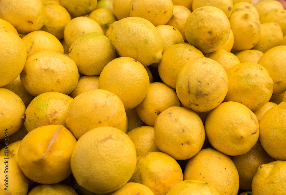 Fresh lemons at the city market