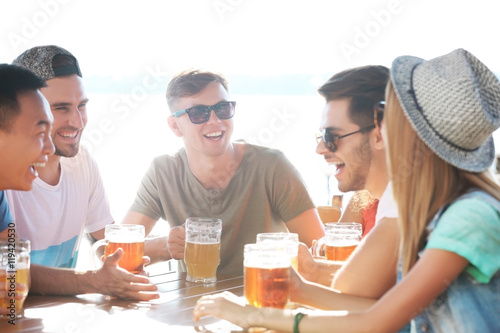 Group of friends hanging ou...