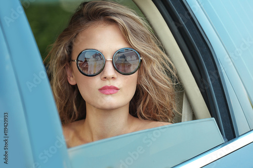 Portrait of pretty young wo...
