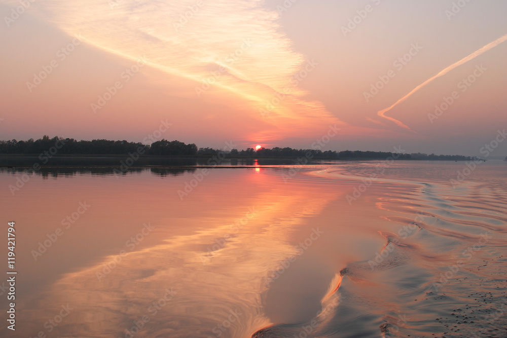 Obraz premium sunset on the river