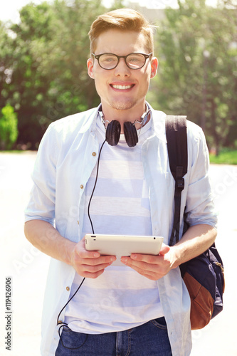 Handsome man with tablet li...