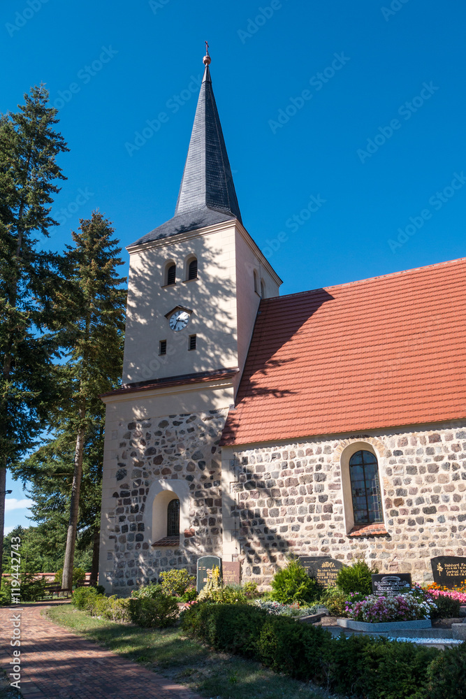 Mittelalterliche Dorfkirche in Siethen - Stadt Ludwigsfelde - Landkreis Teltow-Fläming Mittelalterliche Dorfkirche in Siethen - Stadt Ludwigsfelde - Landkreis Teltow-Fläming