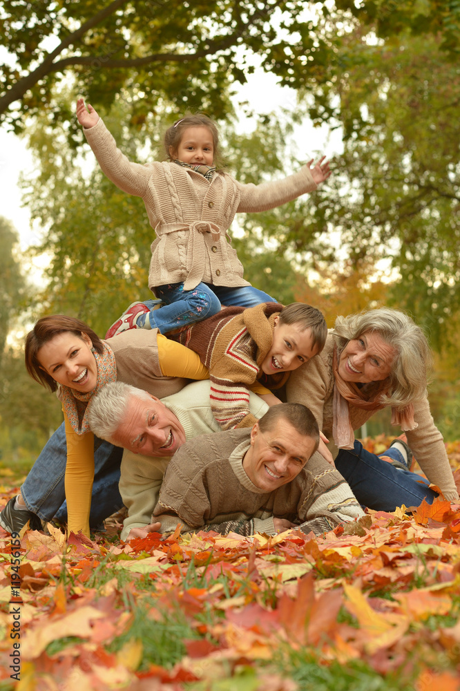Fototapeta premium Family relaxing in autumn park