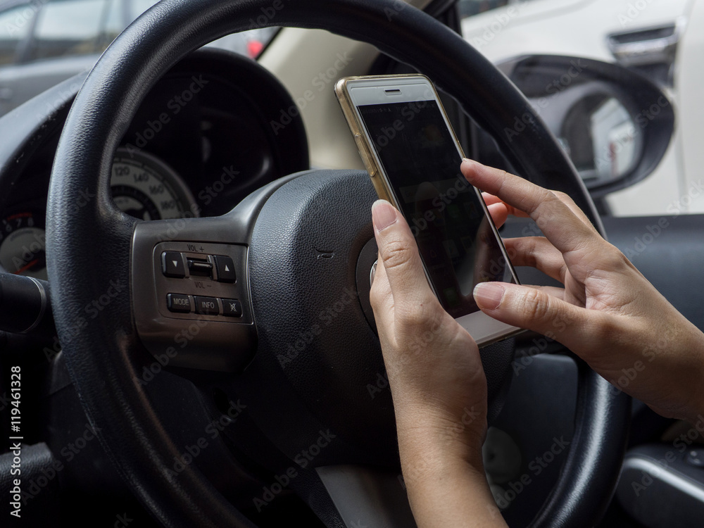 using mobile phone chatting driving not safety accident
