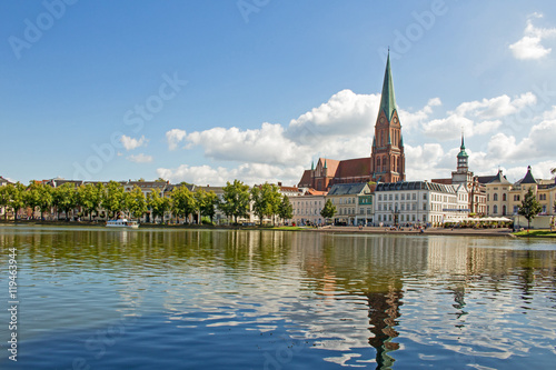 Schwerin - Pfaffenteich mit Blick auf den Dom