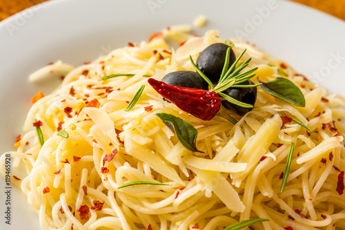 Spaghetti aglio e olio - Spaghetti aglio e olio in white plate.
