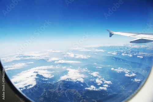 Avión en las nubes