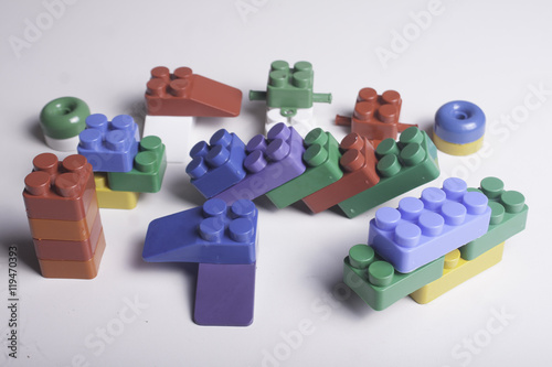brinquedos de encaixe coloridos photo