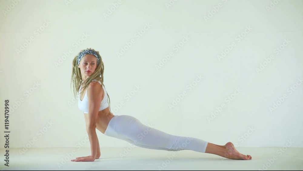 U ozini porno bilan yalaydi