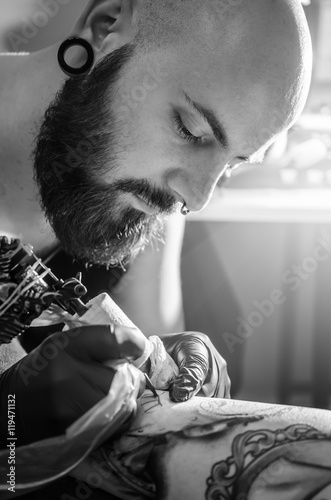 Tatto artist doing his job