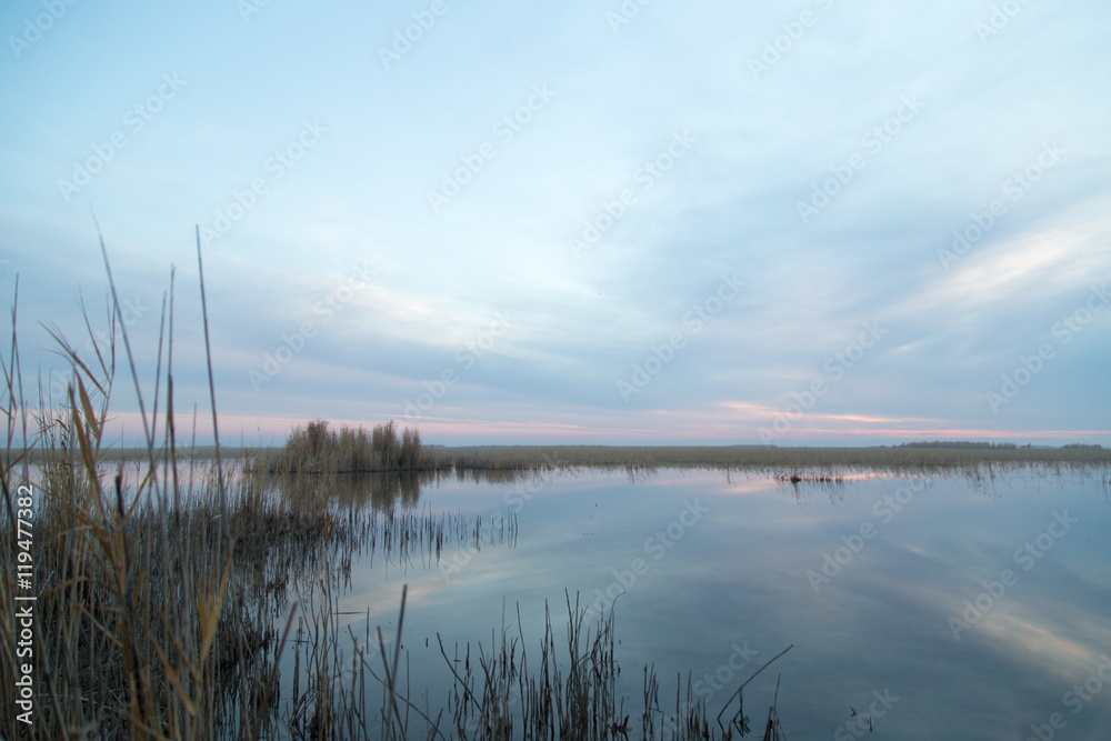 Fototapeta premium beautiful sunrise on the lake