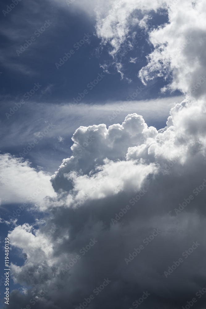 Obraz premium blue sky with stormy rainny clouds