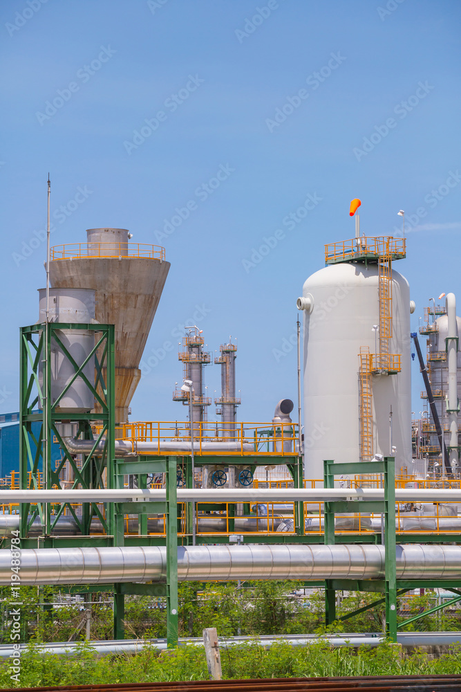 Obraz premium Chemical refinery industrial plant