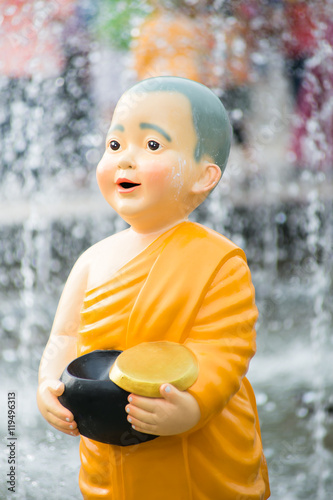 Fotografie Close up Cute Kid Thai Monk Statues of Buddhist doing Morning Alms Round