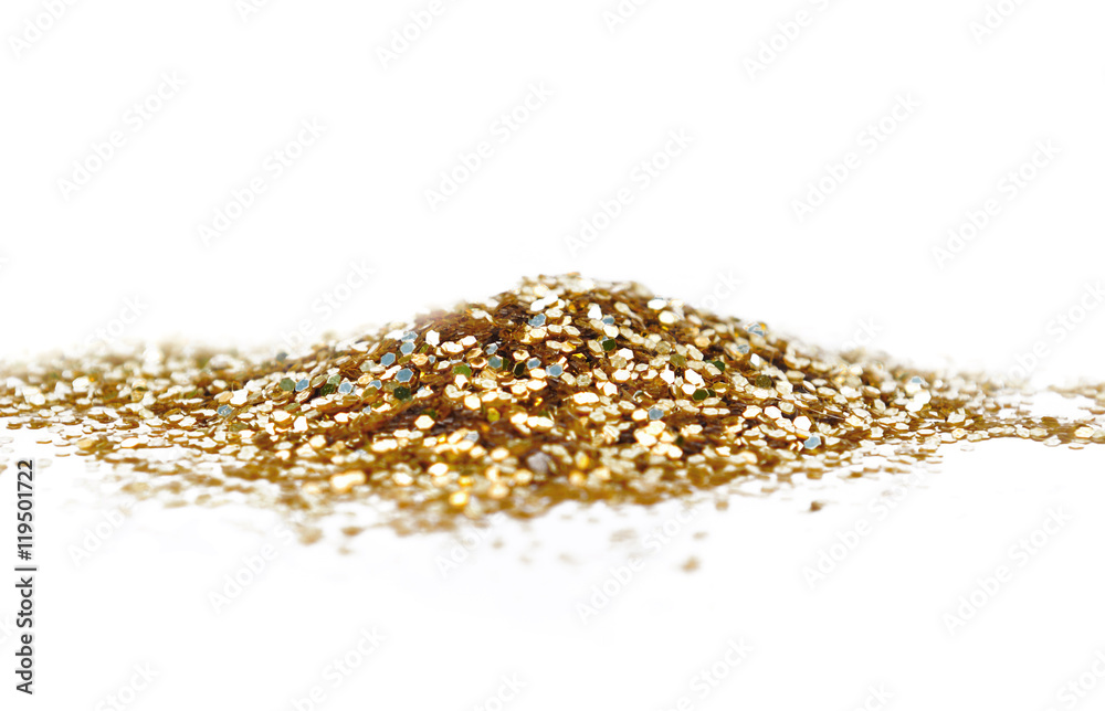 petit tas de paillettes dorées sur fond blanc petit tas de paillettes dorées sur fond blanc