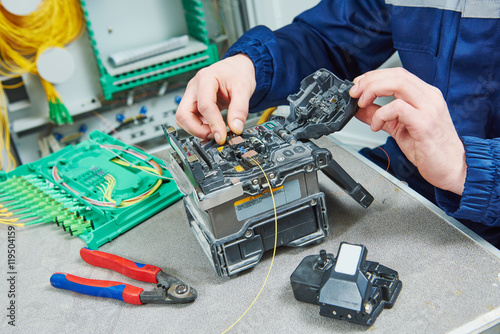 fiber optic cable splice machine in work
