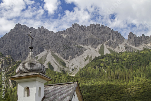 Kapelle im Karwendelgebirge photo