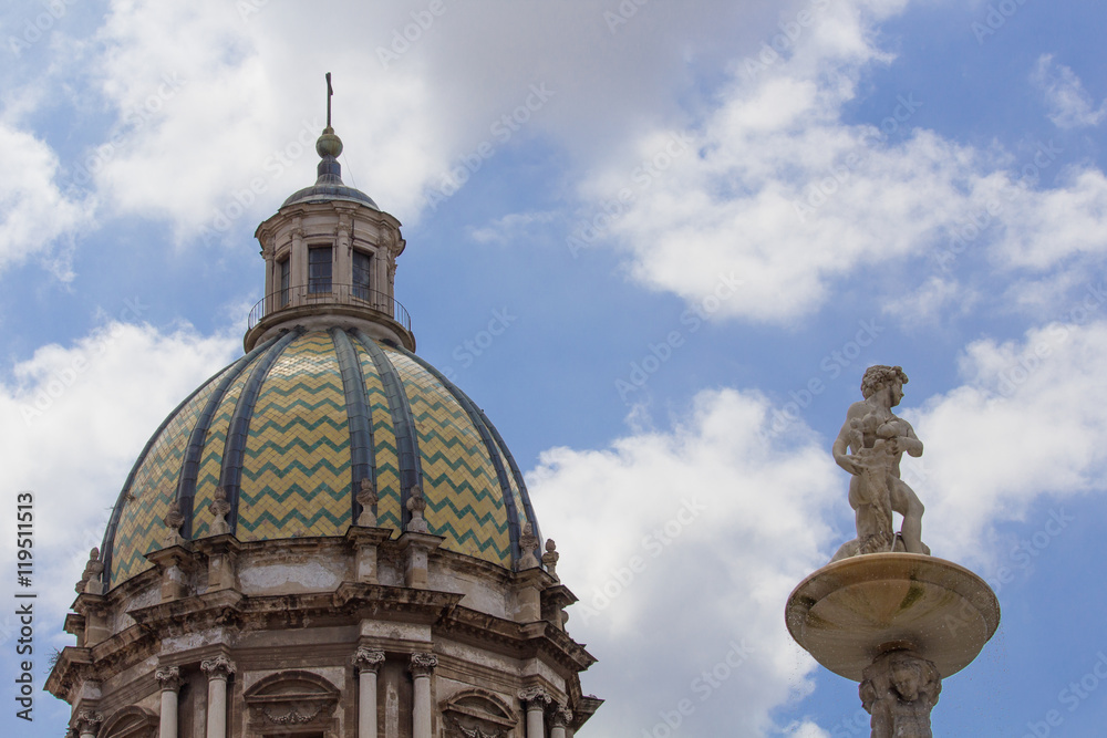 Palermo - Fontana Piazza Pretoria e Cupola della chiesa San Giuseppe dei Teatini