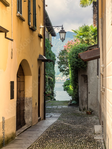 Fototapeta Naklejka Na Ścianę i Meble -  Small streets in Orta san Giulio, Italy