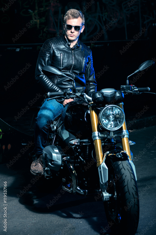BIKER BIKER