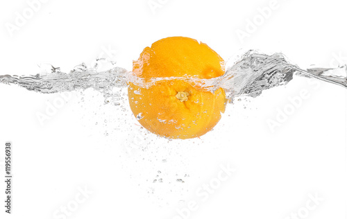 Fototapeta Naklejka Na Ścianę i Meble -  Grapefruit in water on white background