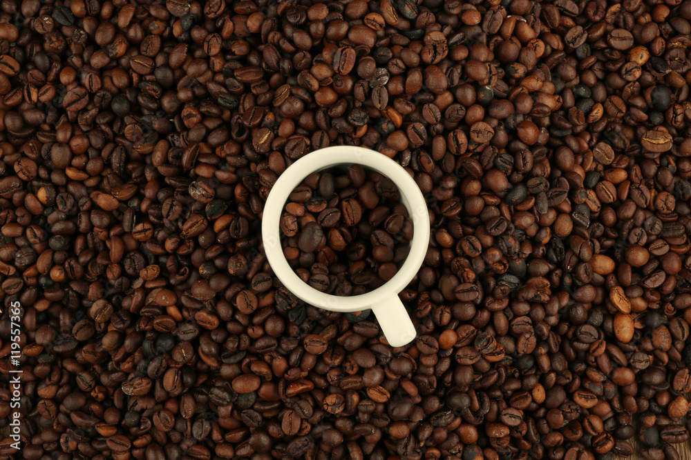 Fototapeta premium Cup in coffee beans, closeup