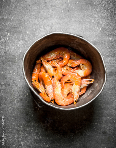 Fresh shrimp in the old pot.