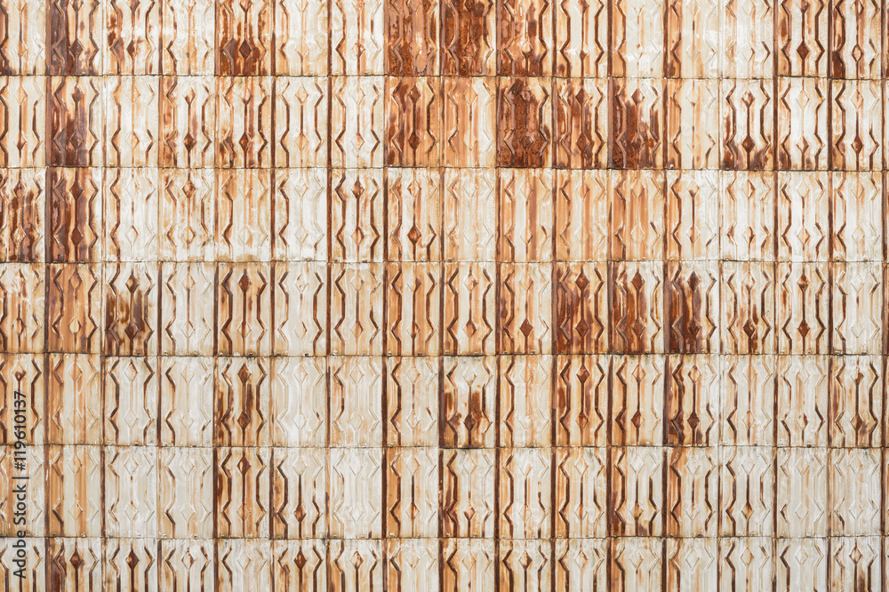 Hintergrund alte Fassadenplatten aus Eisenblech mit Rost - Background old facade panels made ​​of sheet iron with rust