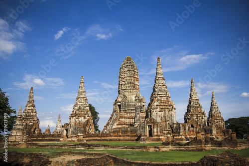 Temple ruins wat chaiwatthanaram ayutthaya © okonato
