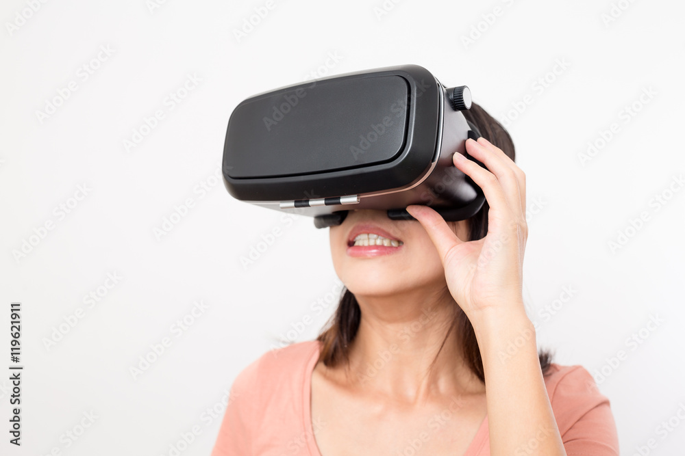 Woman feeling scary of watching movie with virtual reality devic