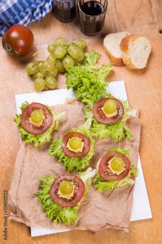 canape with grape