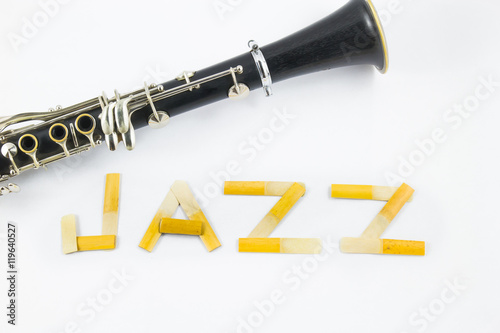 кларнет и надпись джаз