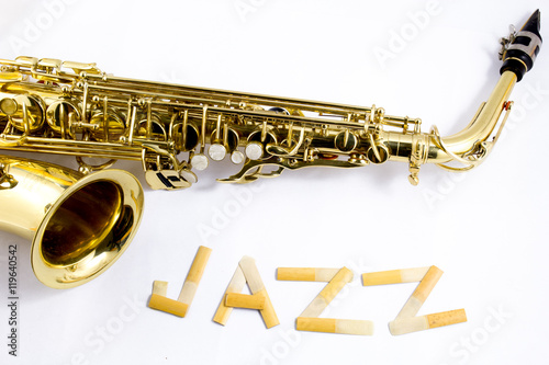 саксофон и надпись джаз