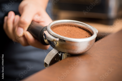 Εκτύπωση καμβά Ground coffee in a portafilter ready to making coffee