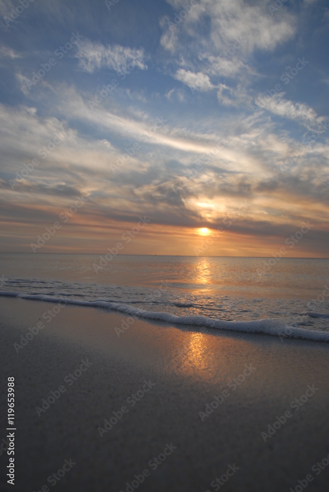 Fototapeta premium sunset and foam