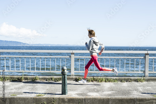 Fototapeta Naklejka Na Ścianę i Meble -  Slender woman running the seaside
