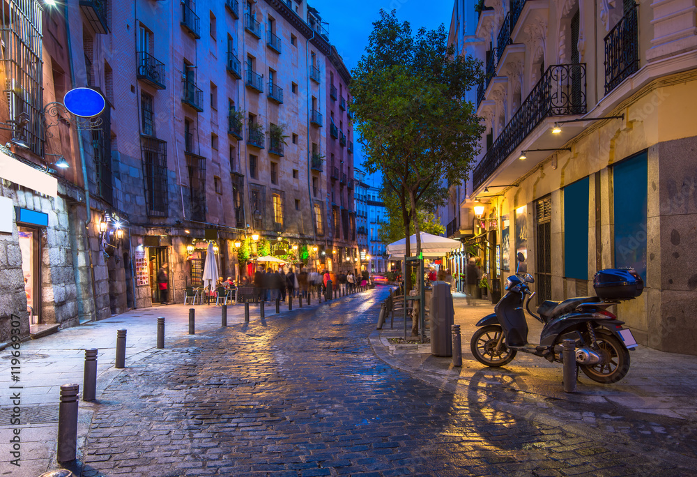 Obraz premium Night view of old street in Madrid. Spain