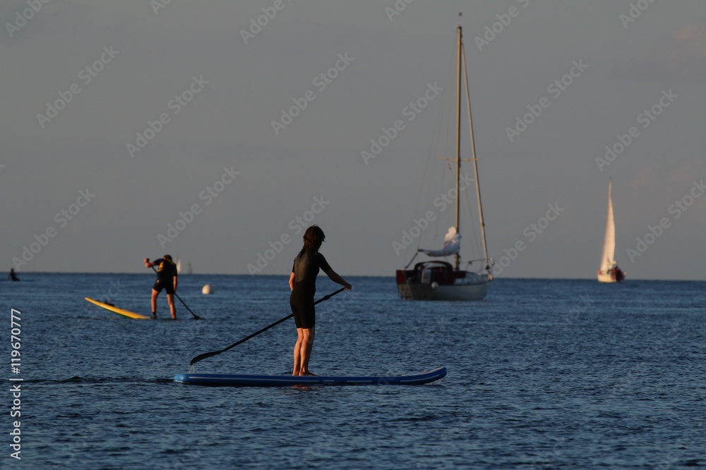 Naklejka premium Stehpaddler in der Ostsee