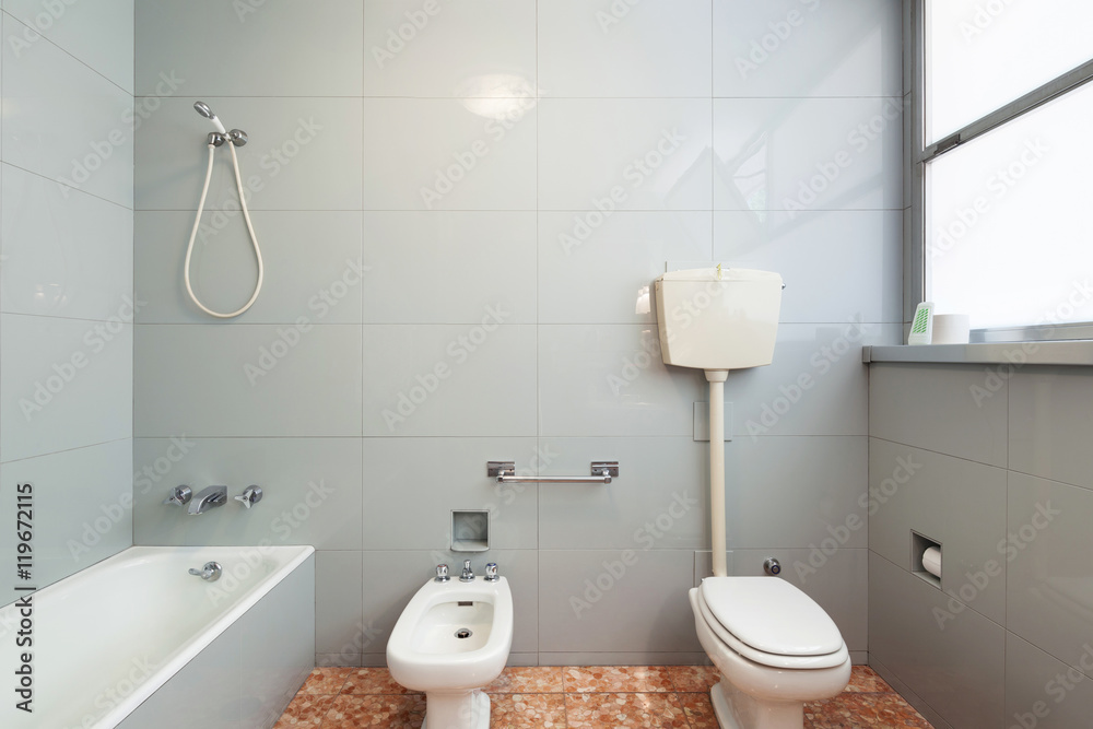 Fototapeta premium Old domestic bathroom