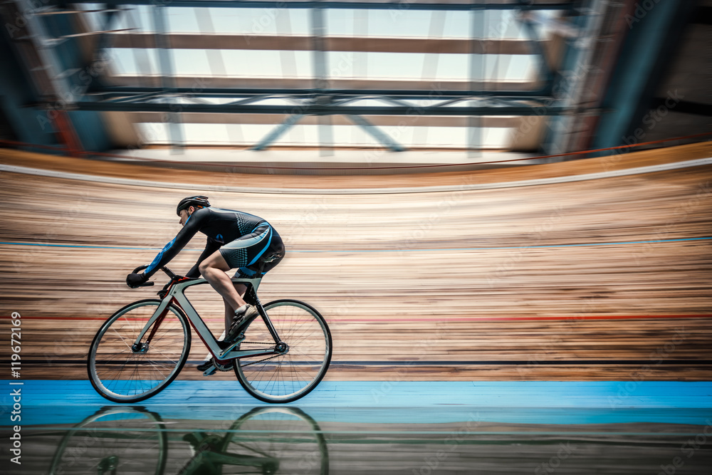 Fototapeta premium Man with cycle